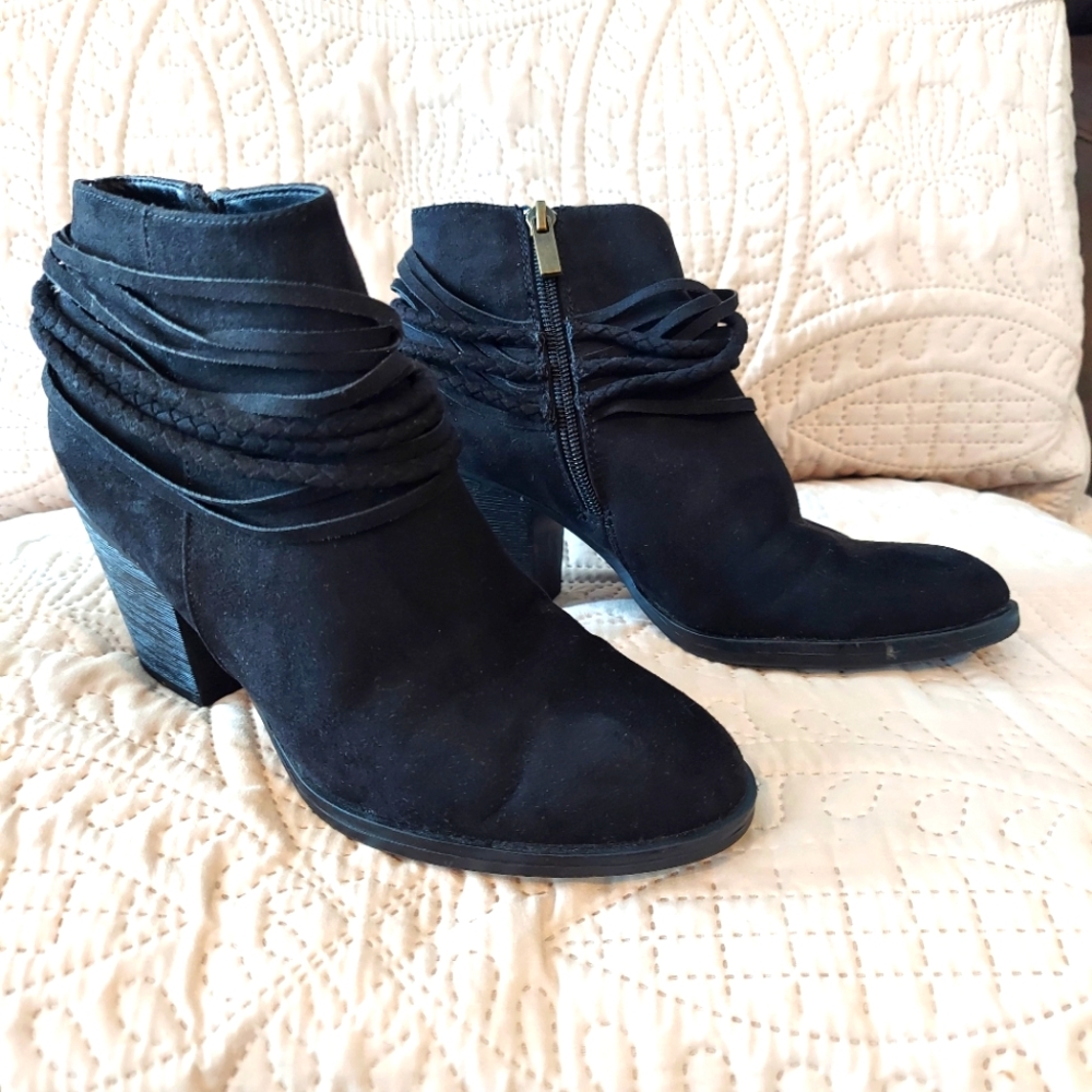 Womans Bamboo black Suede Ankle boots Inside Zipper Size 6.5